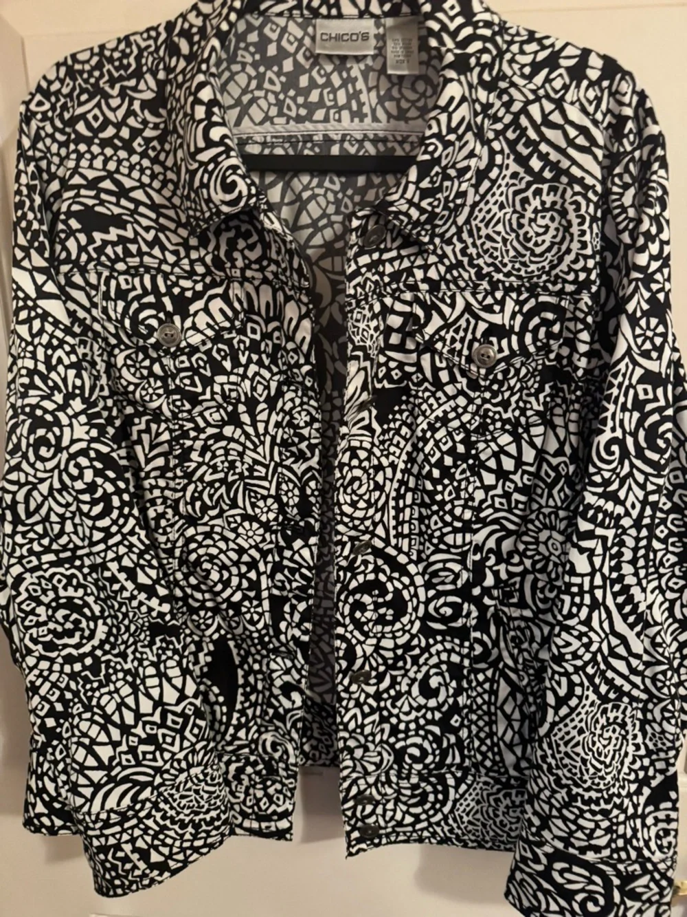 Chico's Black & White Graphic Swirl Button-Down Shirt Jacket - Picture 7 of 11